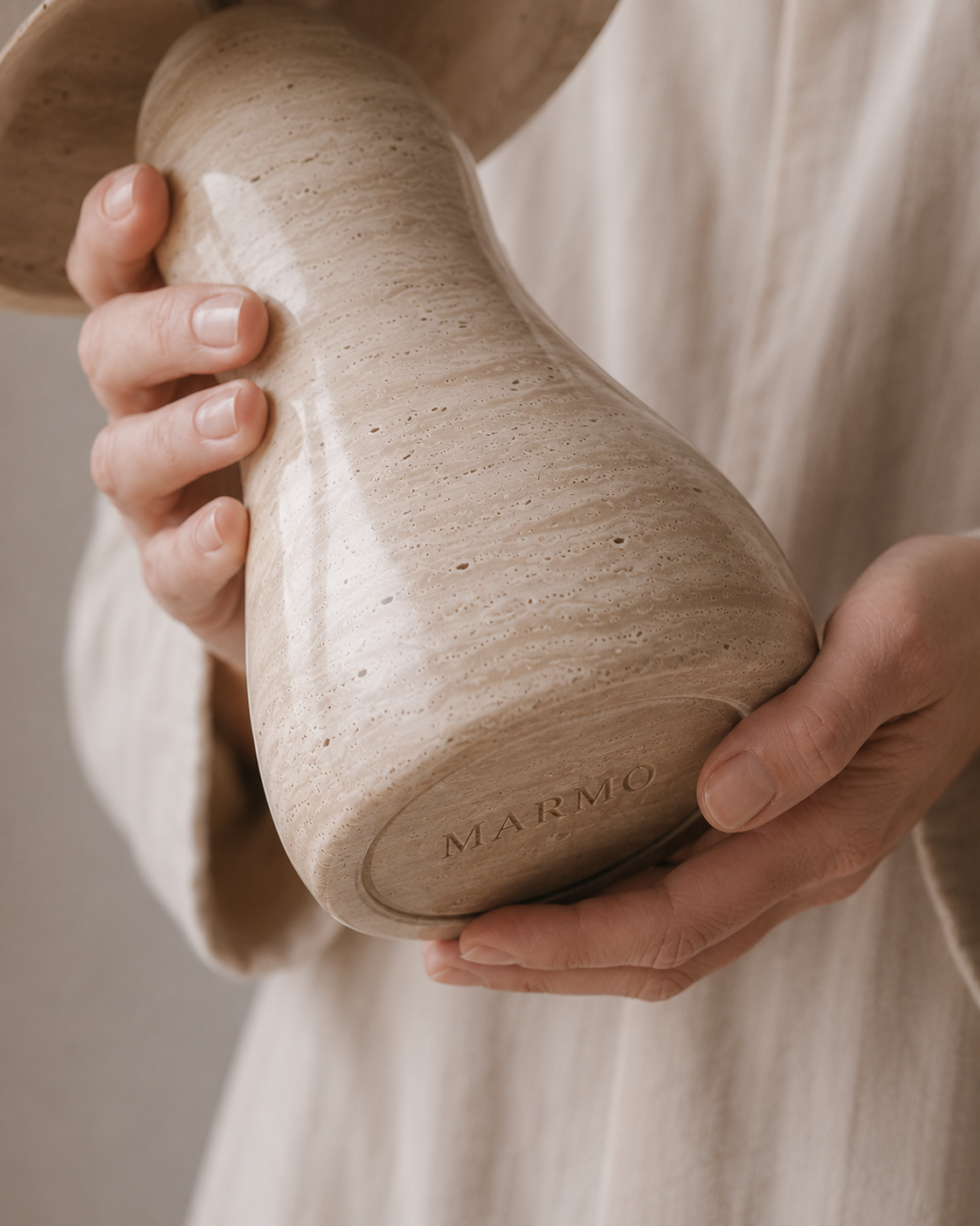 Travertine Lamp MARMO detail